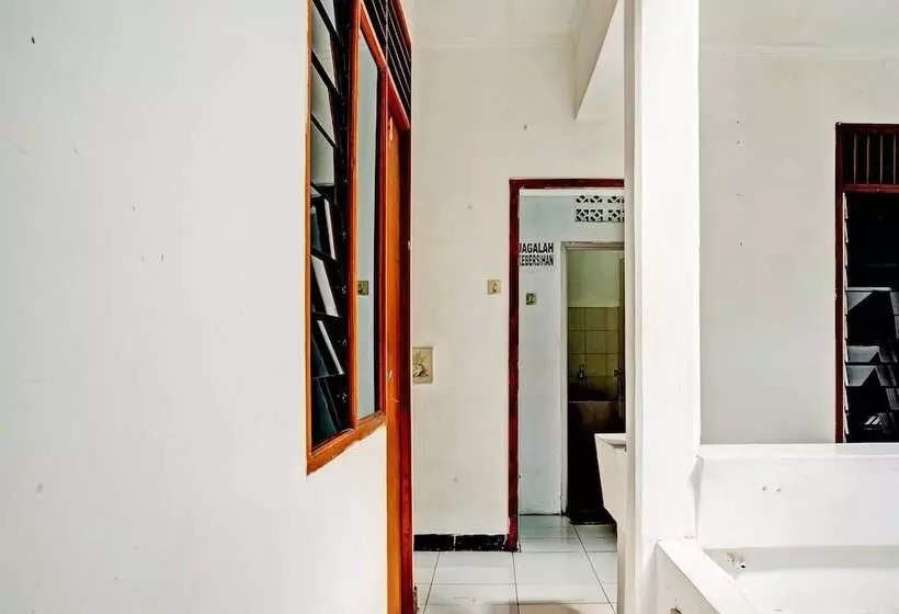 هتل Spot On 93475 Garuda Homestay Syariah
