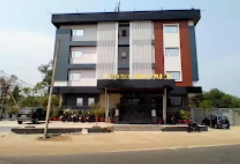Hotel The Orion Junagarh