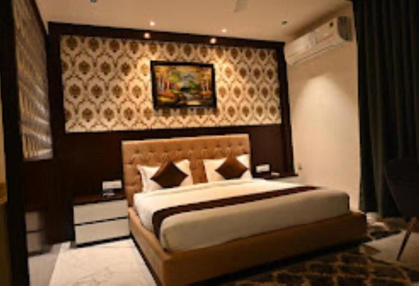 Отель The Orion Junagarh