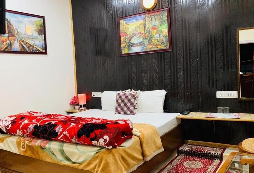 פנסיון Solan Regency