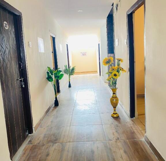 בית מלון כפרי Kp Suites Airport