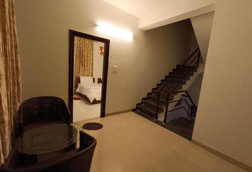 Hotel Kp Suites Airport