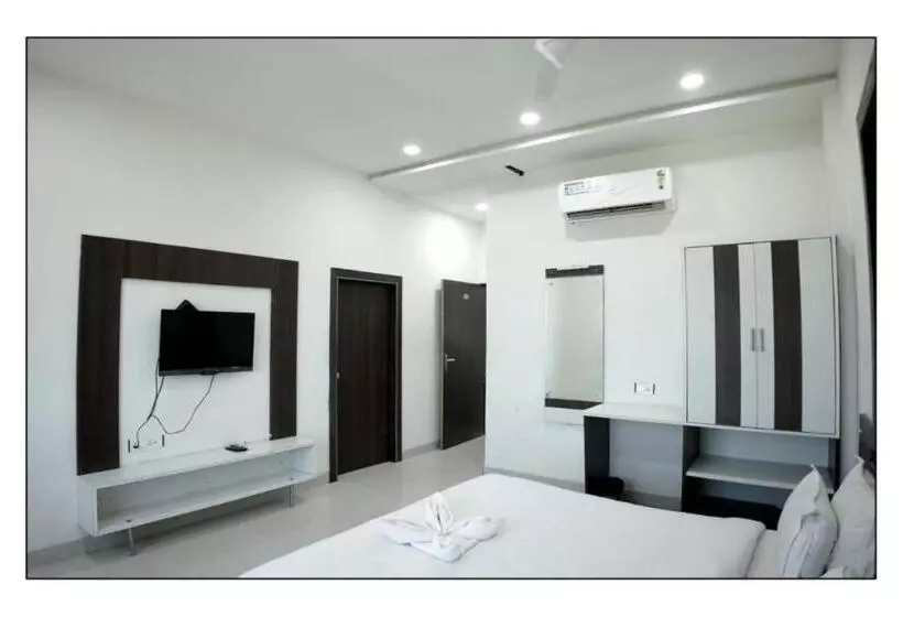 Meridian Hotel & Resort