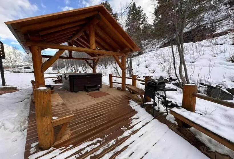 ペンション Ute Bluff Lodge, Cabins And Rv Park