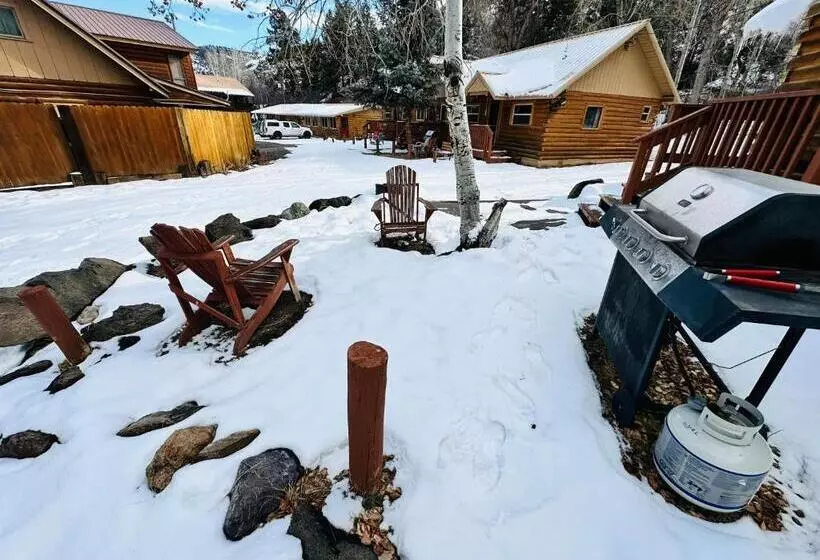 ペンション Ute Bluff Lodge, Cabins And Rv Park