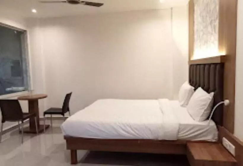 ホテル Grand Residency , Kolegaon