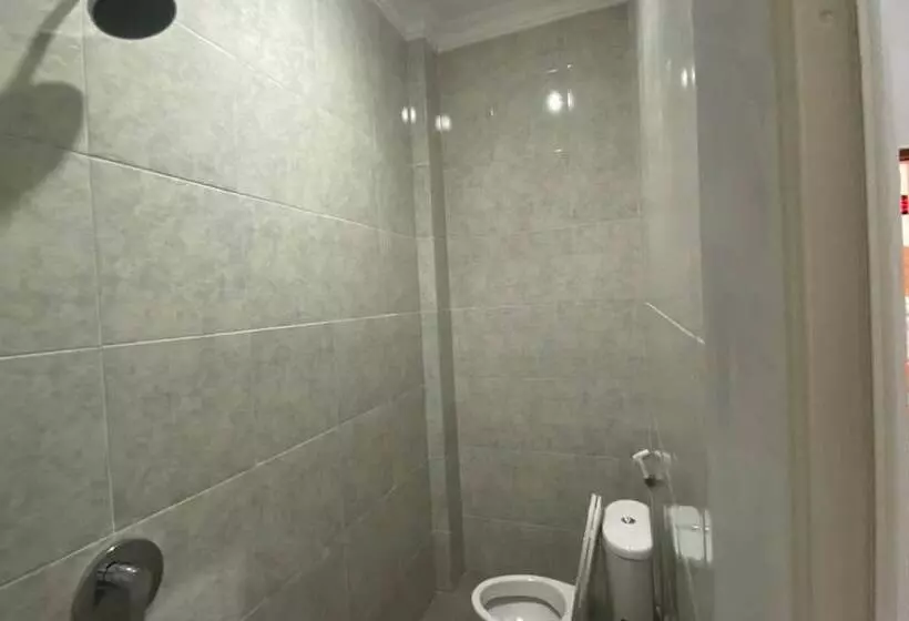 Hotelli Oyo 93453 Muula Homestay Syariah