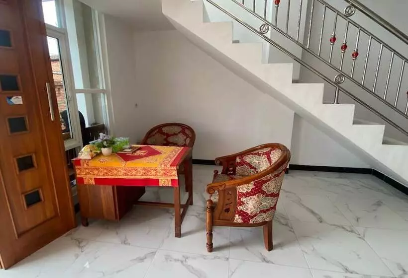 Hotelli Oyo 93453 Muula Homestay Syariah