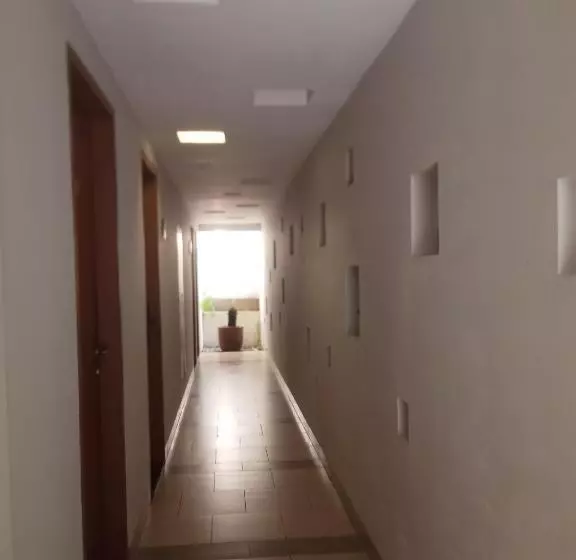 Hotelli Regato Suites