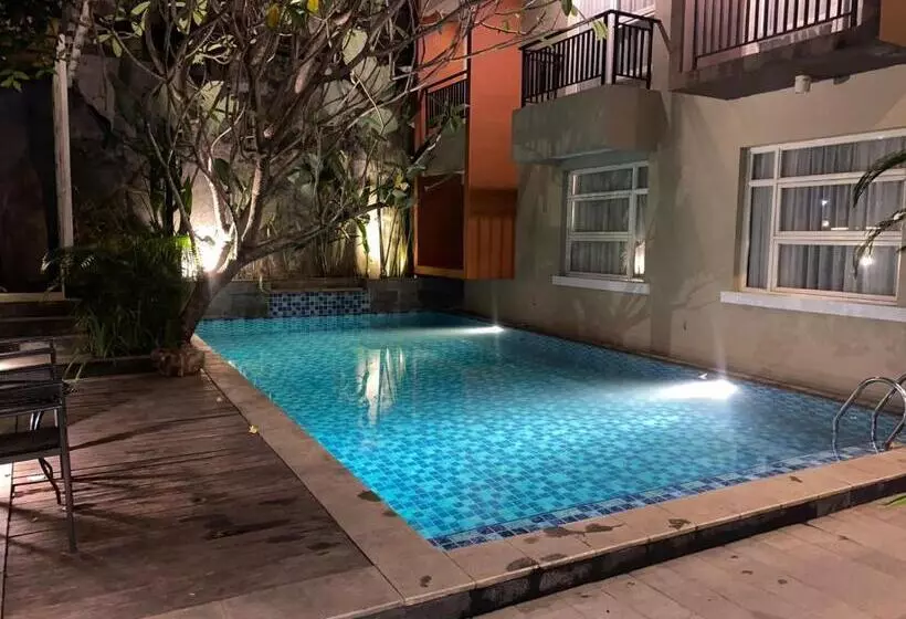 Hotelli Regato Suites