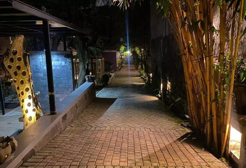 Hotelli Regato Suites