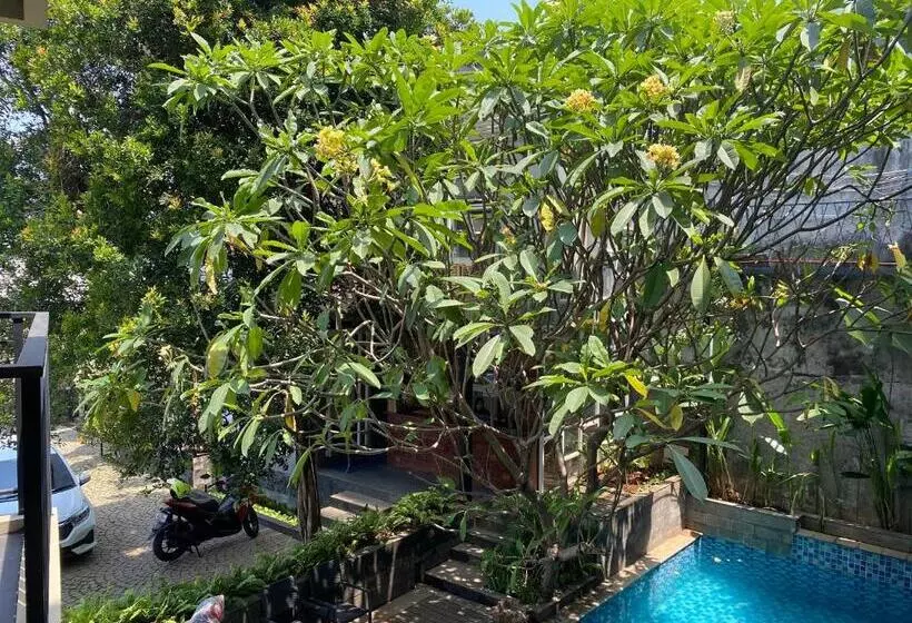 Hotelli Regato Suites