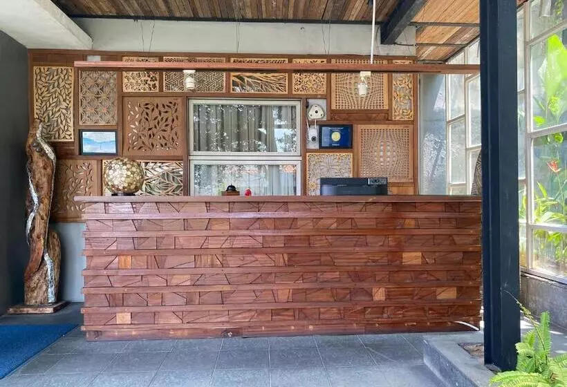 Hotelli Regato Suites