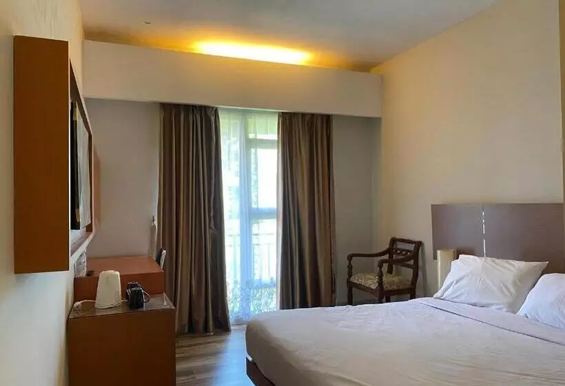 Hotelli Regato Suites