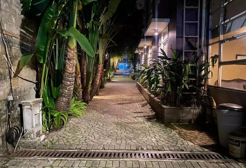 Hotelli Regato Suites