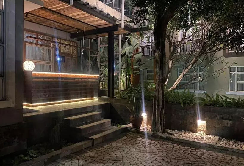 Hotelli Regato Suites