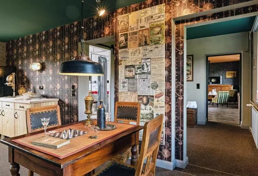 Hotelli Weltraumbahnhof Rautenkranz   Steampunk