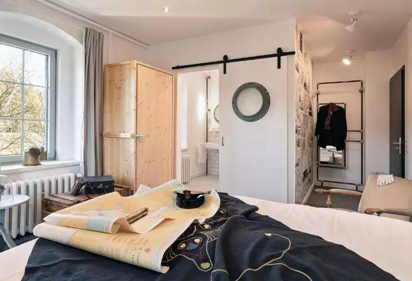 Hotelli Weltraumbahnhof Rautenkranz   Steampunk