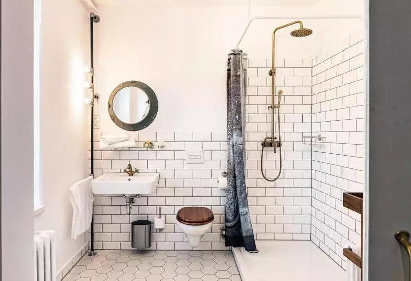 Hotelli Weltraumbahnhof Rautenkranz   Steampunk