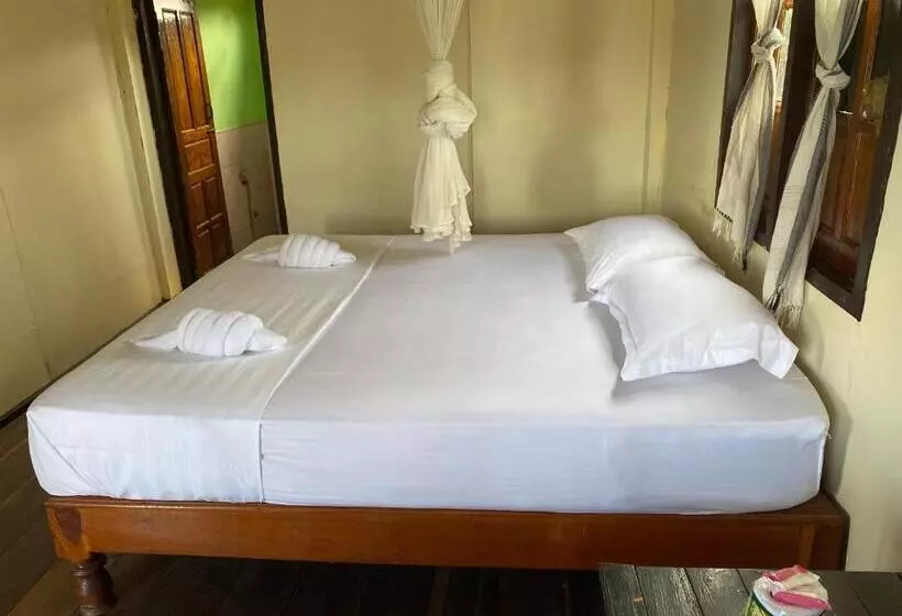 Majatalo Khampheng River Views Sunset