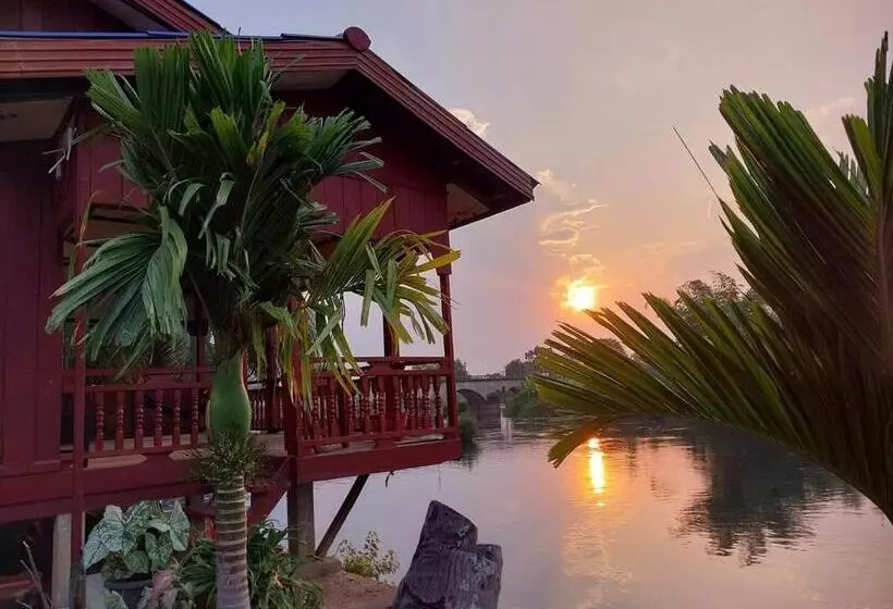 Majatalo Khampheng River Views Sunset