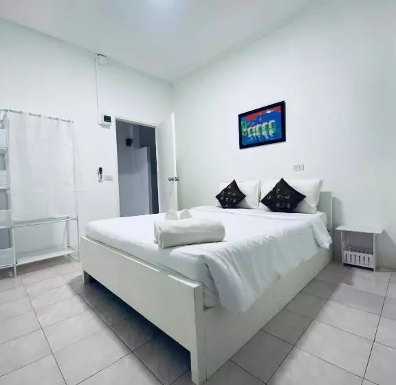 Hotelli Elephant Sports Bar And Accommodation