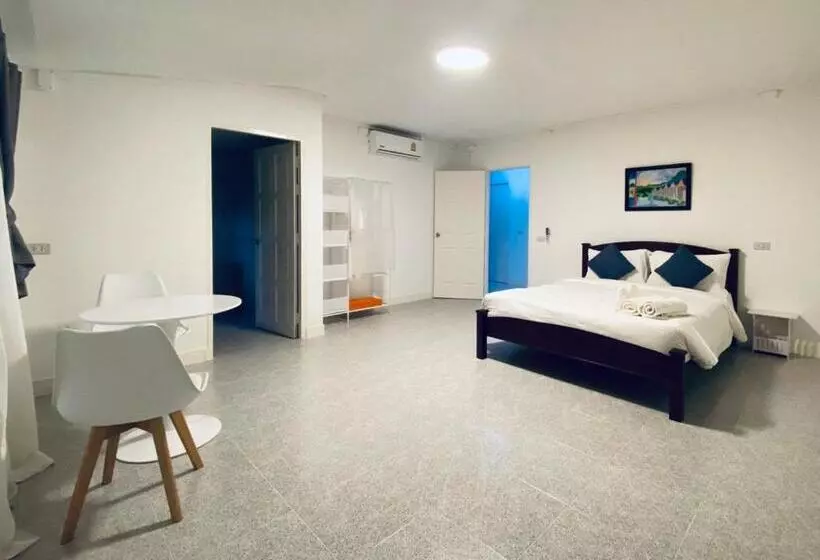 Hotelli Elephant Sports Bar And Accommodation