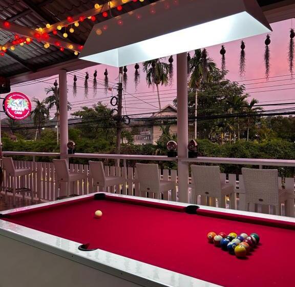 Отель Elephant Sports Bar And Accommodation