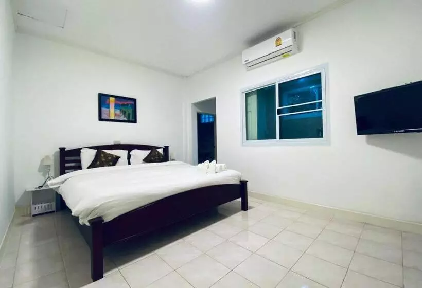 Hotelli Elephant Sports Bar And Accommodation