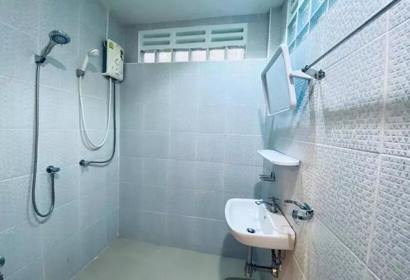 Hotelli Elephant Sports Bar And Accommodation