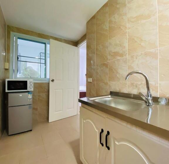 Отель Elephant Sports Bar And Accommodation