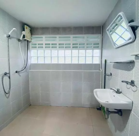 Hotelli Elephant Sports Bar And Accommodation