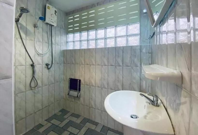 Hotelli Elephant Sports Bar And Accommodation