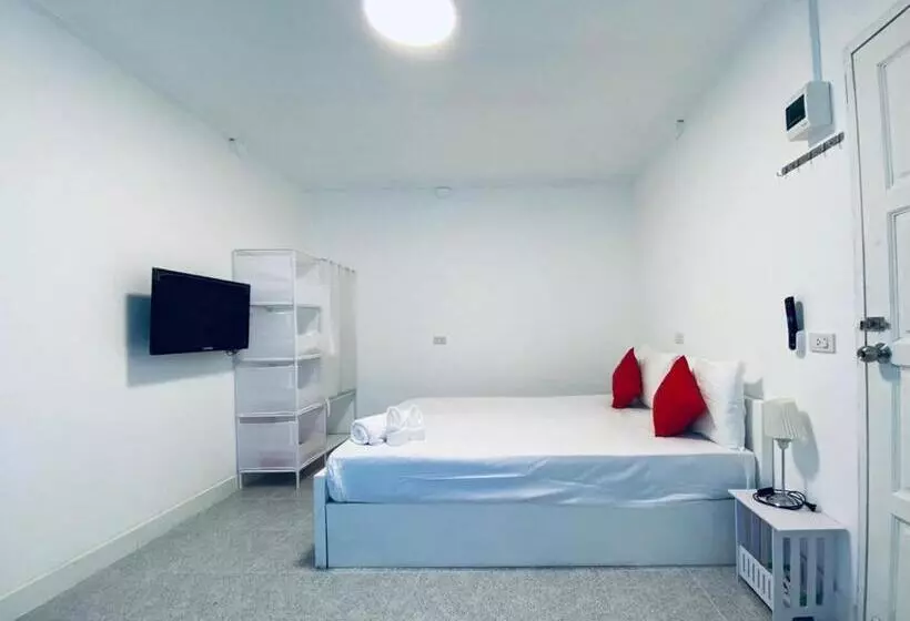 Hotelli Elephant Sports Bar And Accommodation