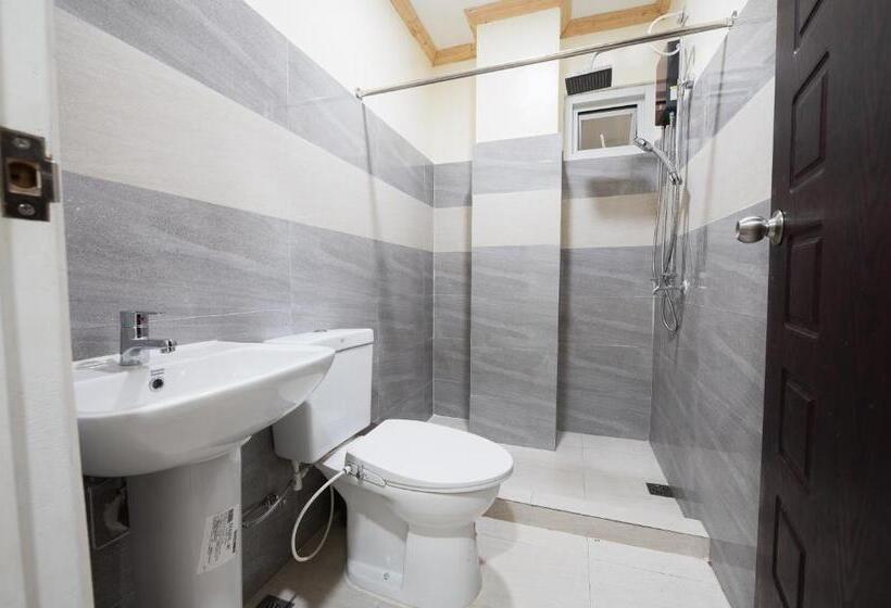 2 Bedroom Unit With Breakfast For 2 Pax