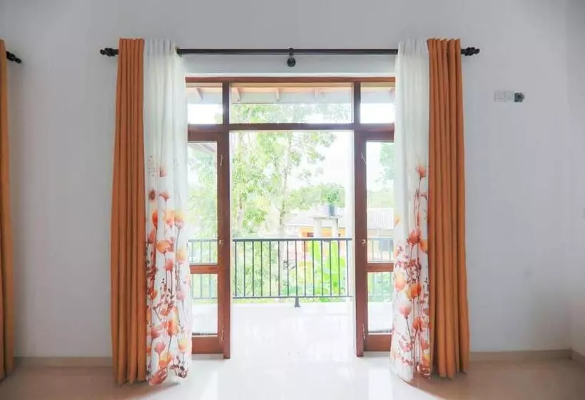 Aamiaismajoitus (B&B) Hikka Tulips Villa