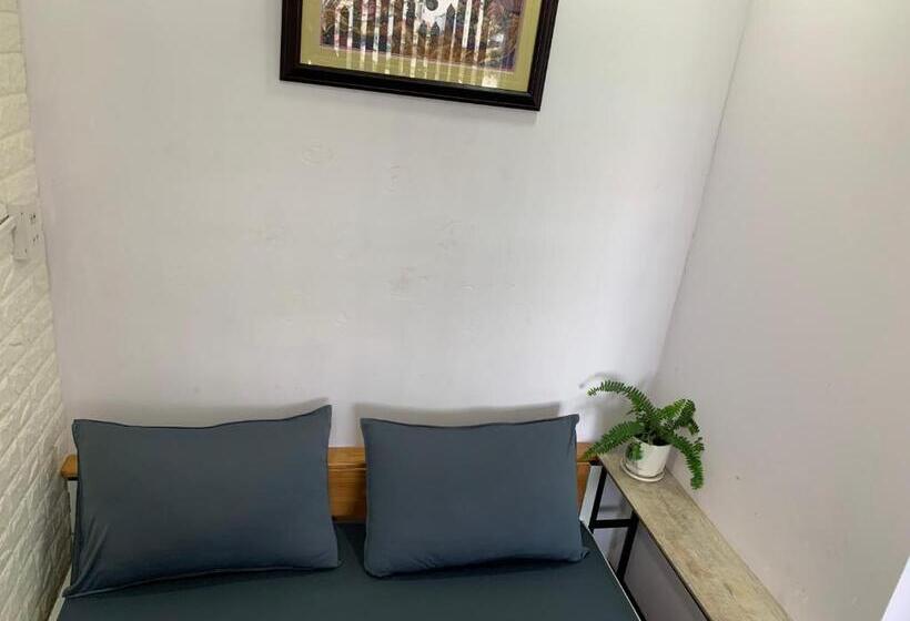 هتل Bồ Công Anh Hostel