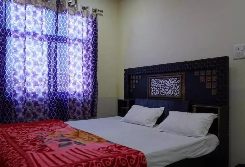 ホテル Kanti Palace