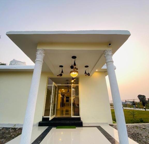 New Corbett Hotel And Resort