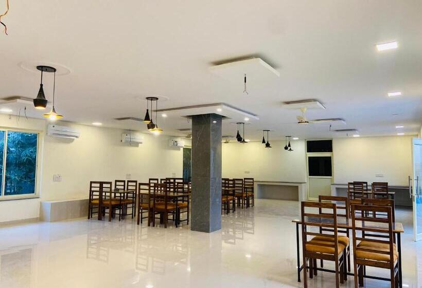 New Corbett Hotel And Resort