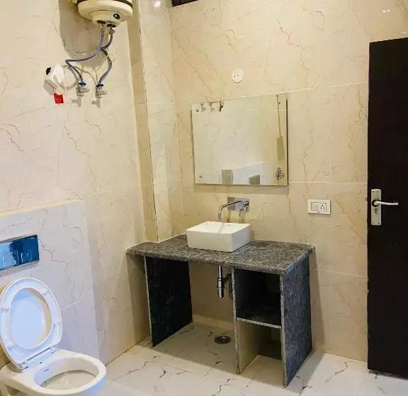 New Corbett Hotel And Resort