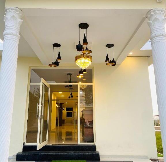 New Corbett Hotel And Resort