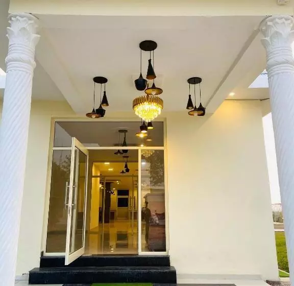 New Corbett Hotel And Resort