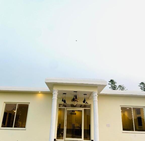 New Corbett Hotel And Resort