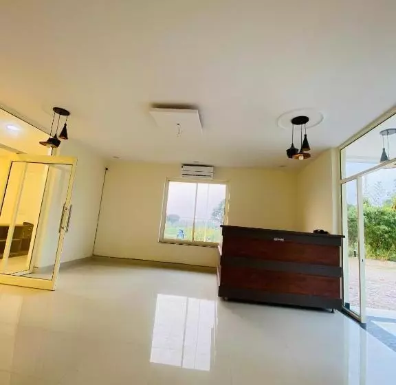 New Corbett Hotel And Resort