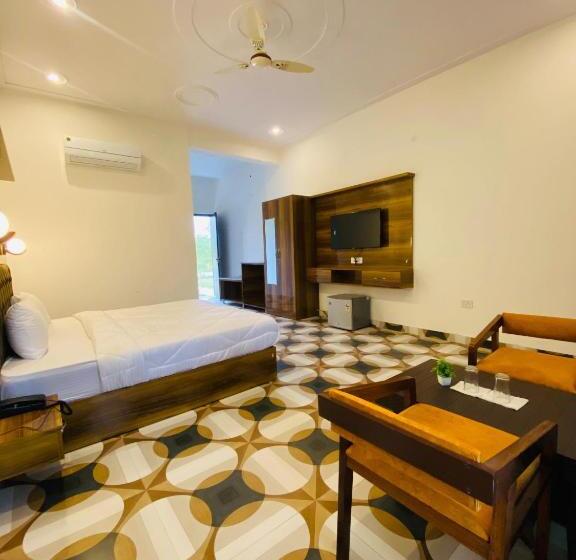 New Corbett Hotel And Resort