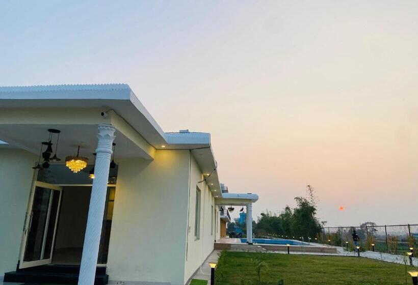 New Corbett Hotel And Resort