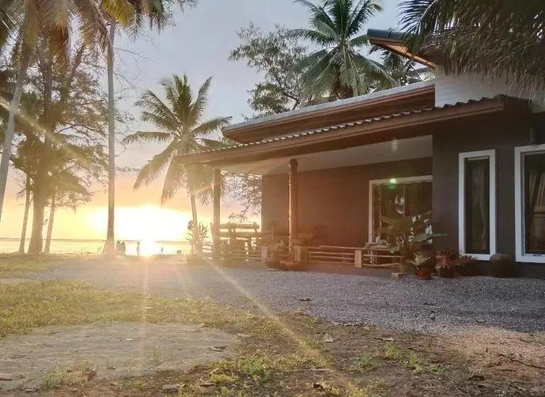 Majatalo บ้านระเบียงเลหลังสวน ทั้งหลัง 2 นอน 2 น้ำ 1 ครัว