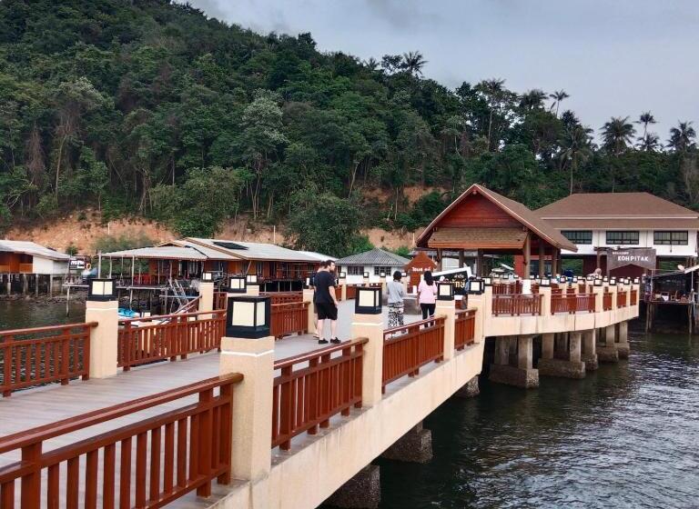 펜션 บ้านระเบียงเลหลังสวน ทั้งหลัง 2 นอน 2 น้ำ 1 ครัว