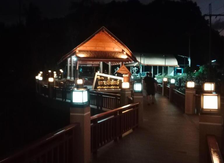 펜션 บ้านระเบียงเลหลังสวน ทั้งหลัง 2 นอน 2 น้ำ 1 ครัว